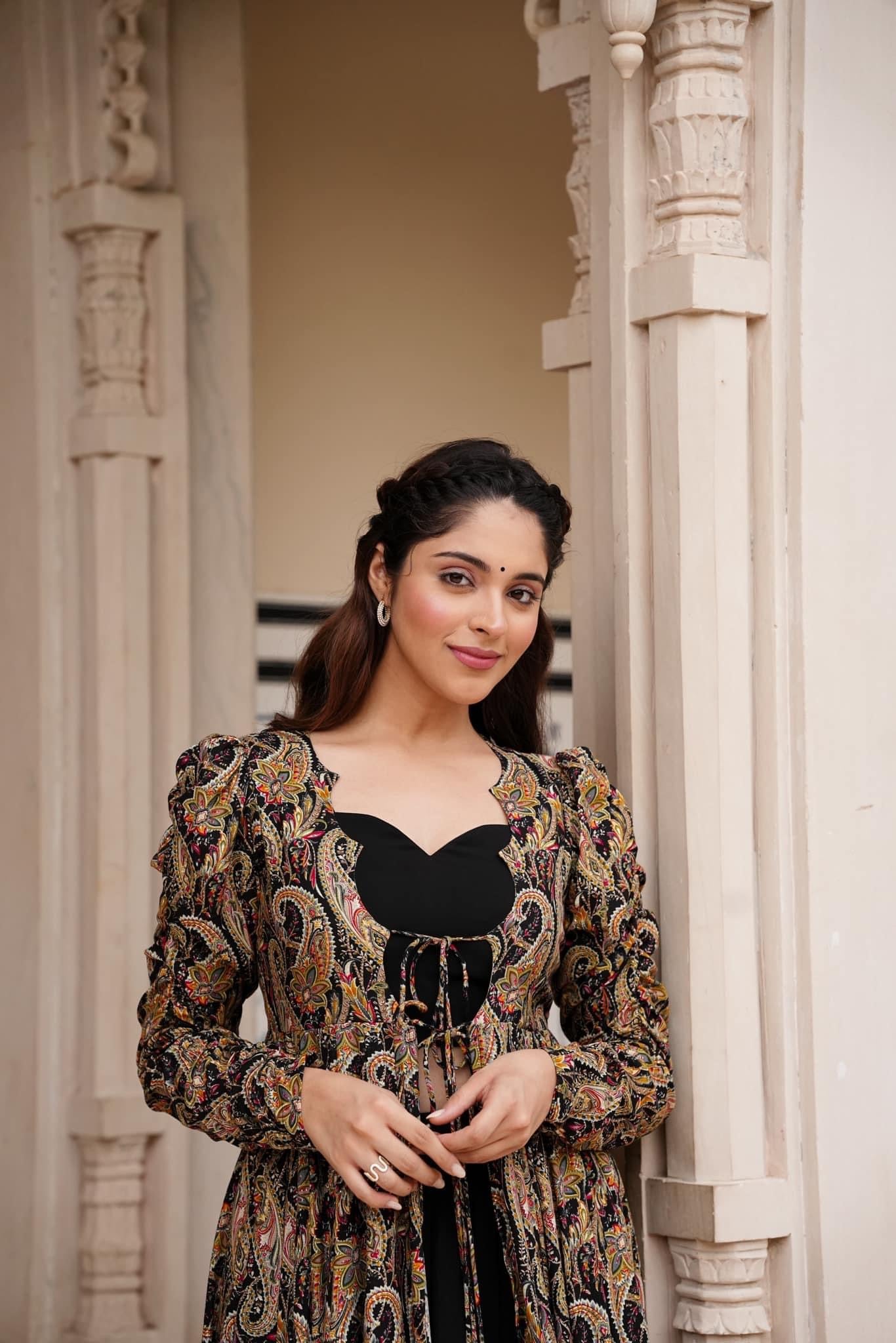 Printed Black Shrug Style Indo Western Gown For Women Dropshipera