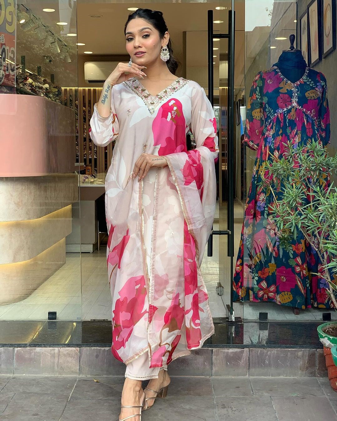 Women's Natural Crep Kurti Pant With Dupatta Collection Dropshipera