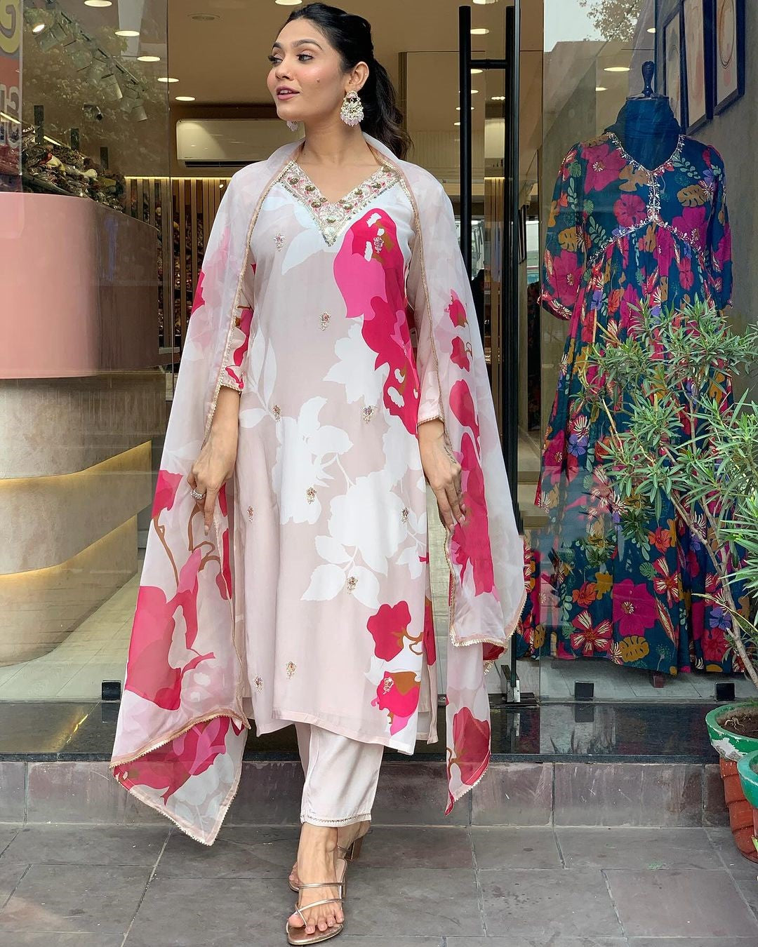 Women's Natural Crep Kurti Pant With Dupatta Collection Dropshipera