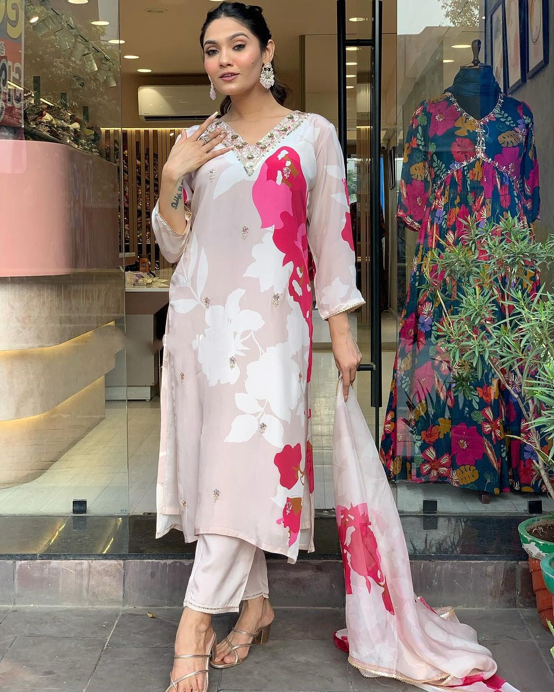Women's Natural Crep Kurti Pant With Dupatta Collection Dropshipera