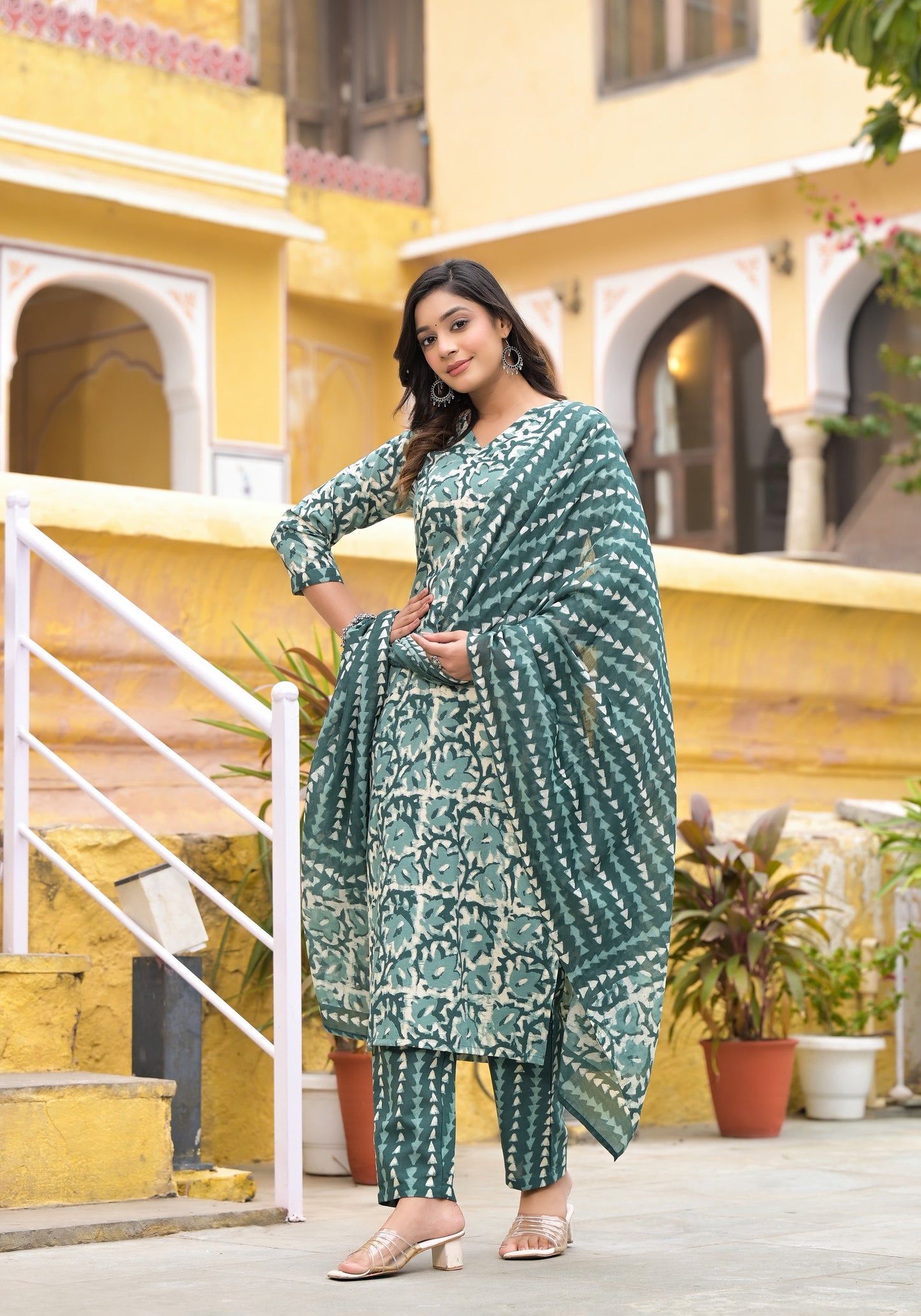 Women Straight Block Printed Kurta and Pant Set with Dupatta in Beautiful Color Dropshipera