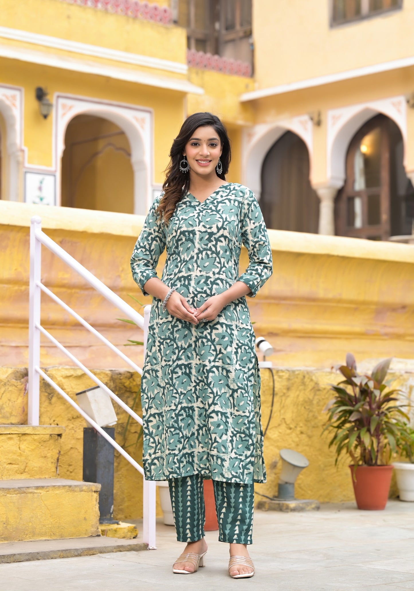 Women Straight Block Printed Kurta and Pant Set with Dupatta in Beautiful Color Dropshipera