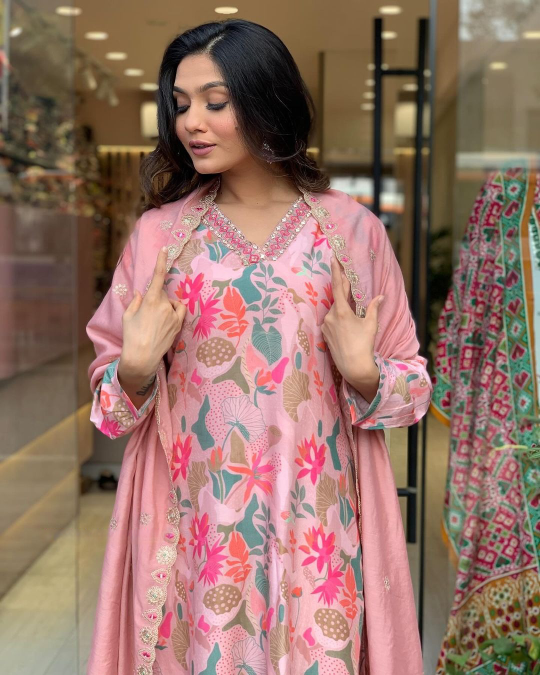 Pink Printed Kurta Set With Chanderi Dupatta With Pant Pair Dropshipera
