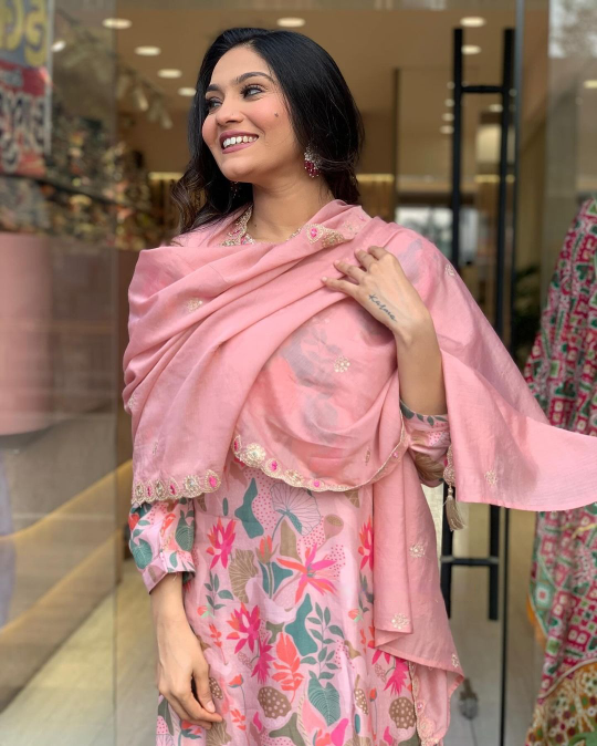 Pink Printed Kurta Set With Chanderi Dupatta With Pant Pair Dropshipera
