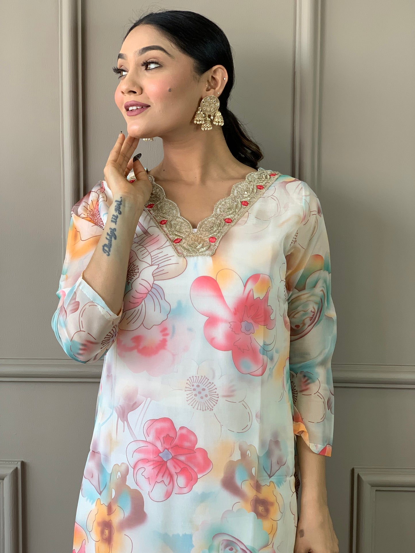Floral Design Off White Kurta Set with Bottom and Dupatta Dropshipera