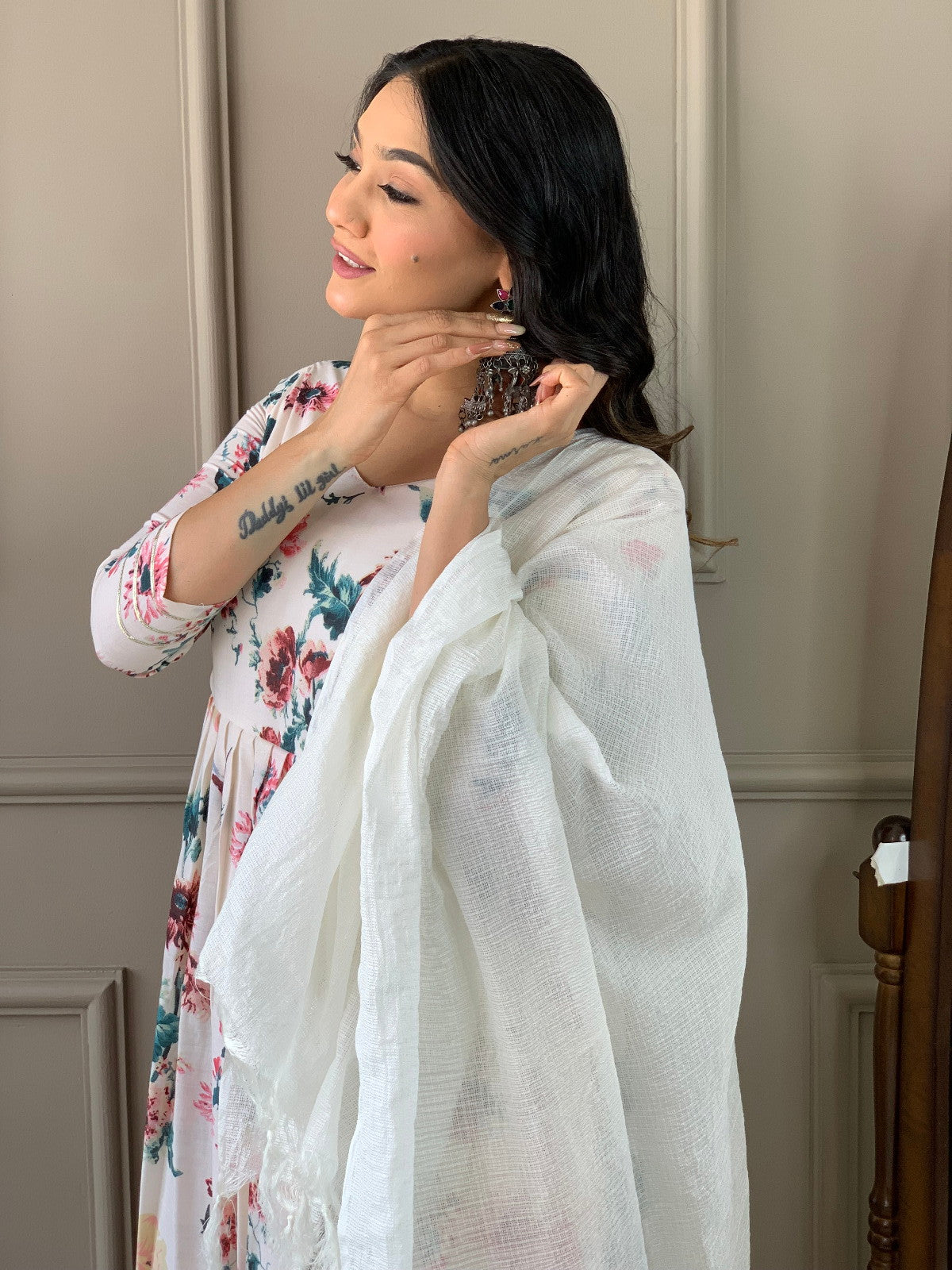 Floral Design Off White Kurta Set with Bottom and Dupatta Dropshipera