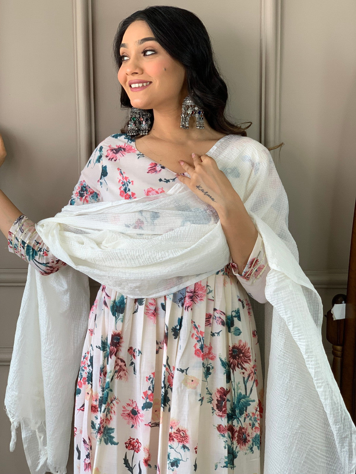 Floral Design Off White Kurta Set with Bottom and Dupatta Dropshipera