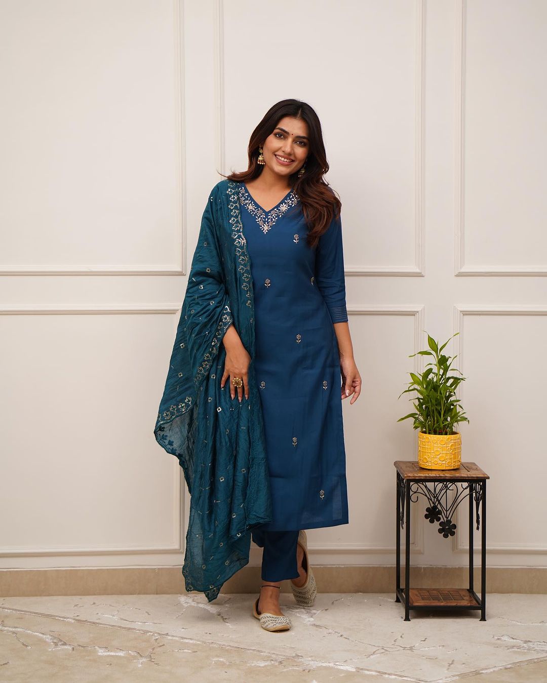 Designer Kurta set with Knee Bottom Pant And Heavy Work On Dupatta Dropshipera