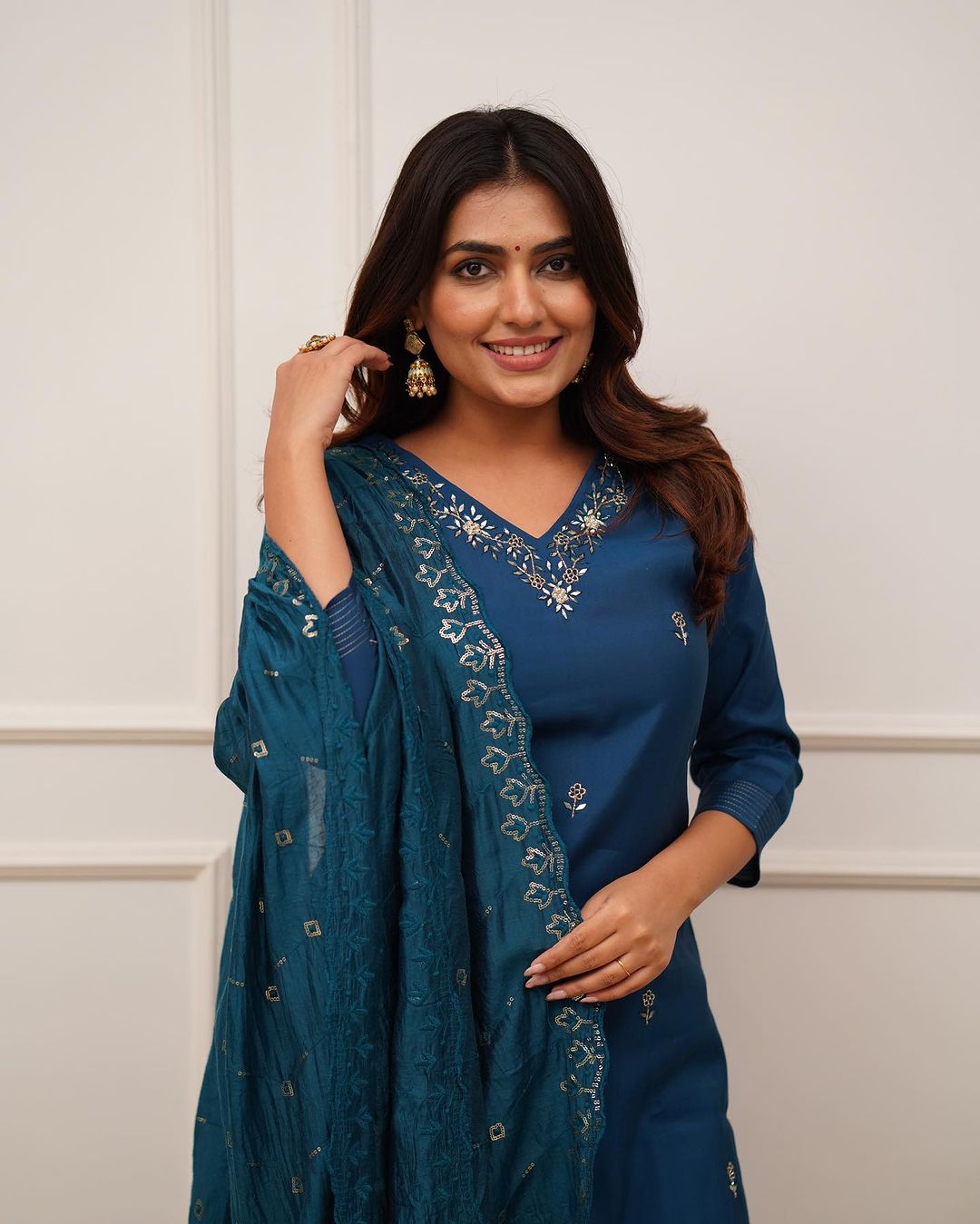 Designer Kurta set with Knee Bottom Pant And Heavy Work On Dupatta Dropshipera