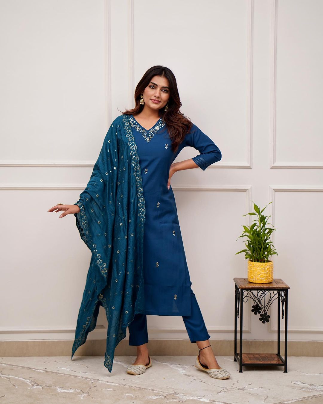 Designer Kurta set with Knee Bottom Pant And Heavy Work On Dupatta Dropshipera