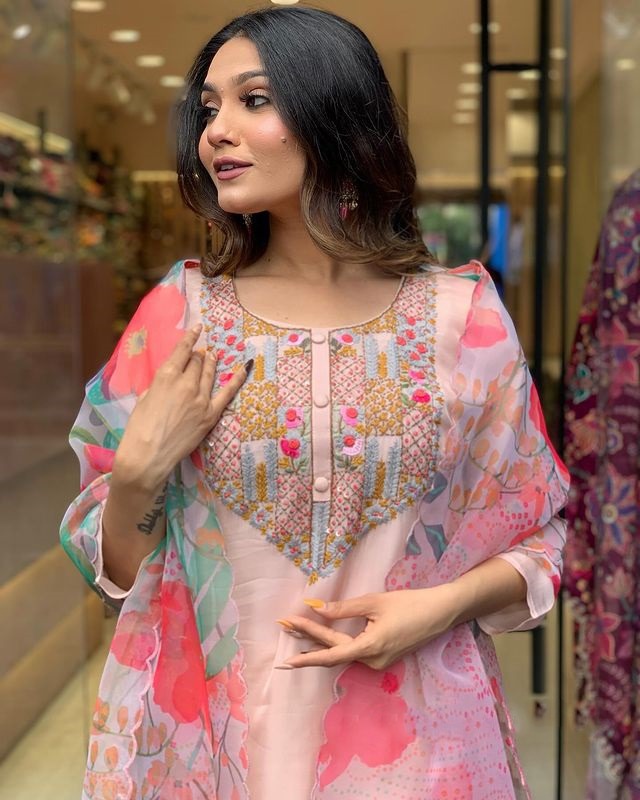 Peach Heavy Kurta Set With Organza Dupatta Dropshipera