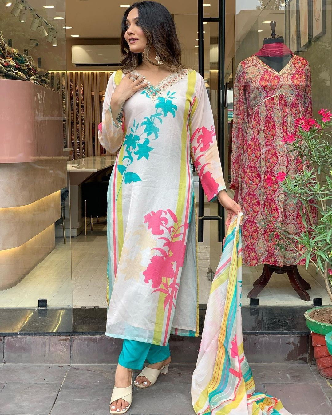 Women's Natural Crepe Kurti Pant With Dupatta Collection Dropshipera