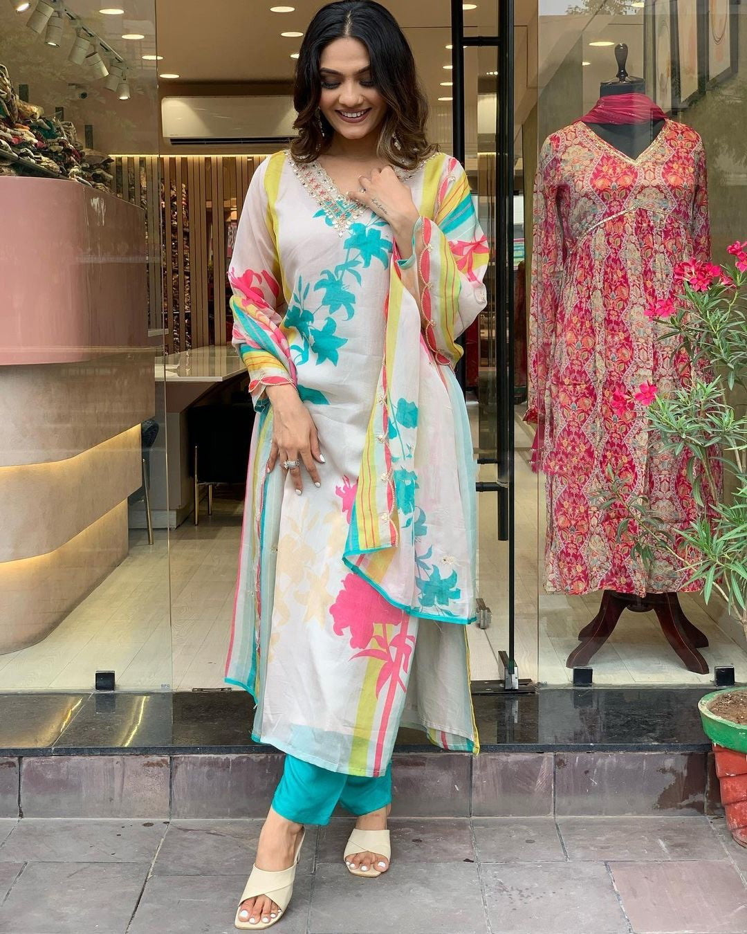 Women's Natural Crepe Kurti Pant With Dupatta Collection Dropshipera