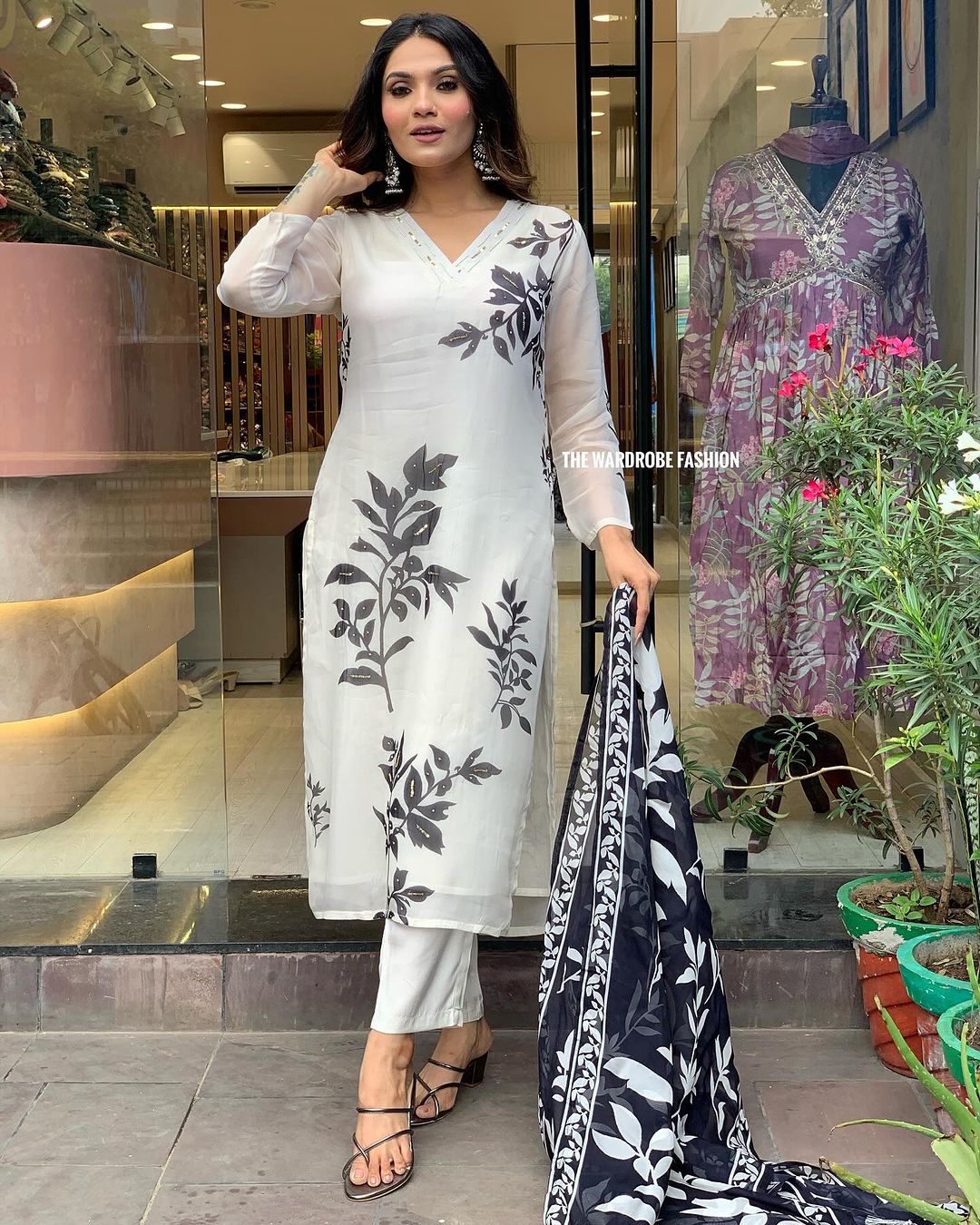 Floral Design Off White Kurta Set with Bottom and Dupatta Dropshipera