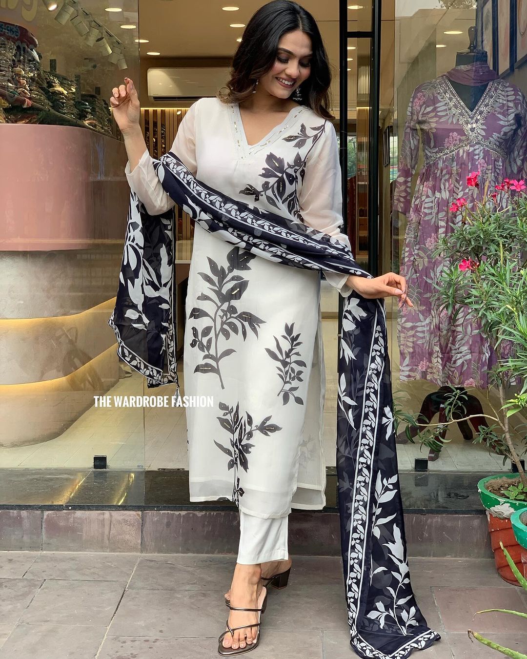 Floral Design Off White Kurta Set with Bottom and Dupatta Dropshipera