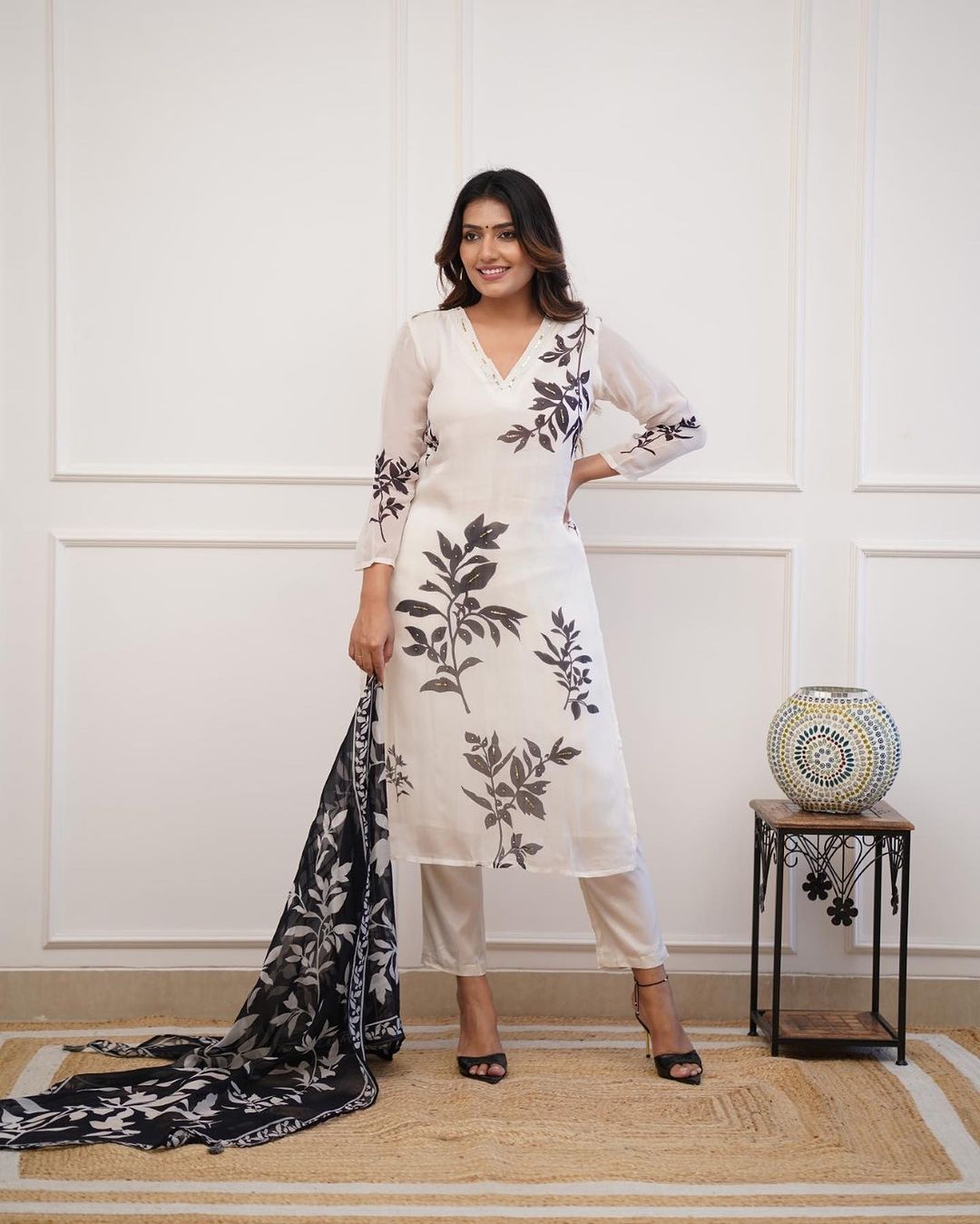 Floral Design Off White Kurta Set with Bottom and Dupatta Dropshipera