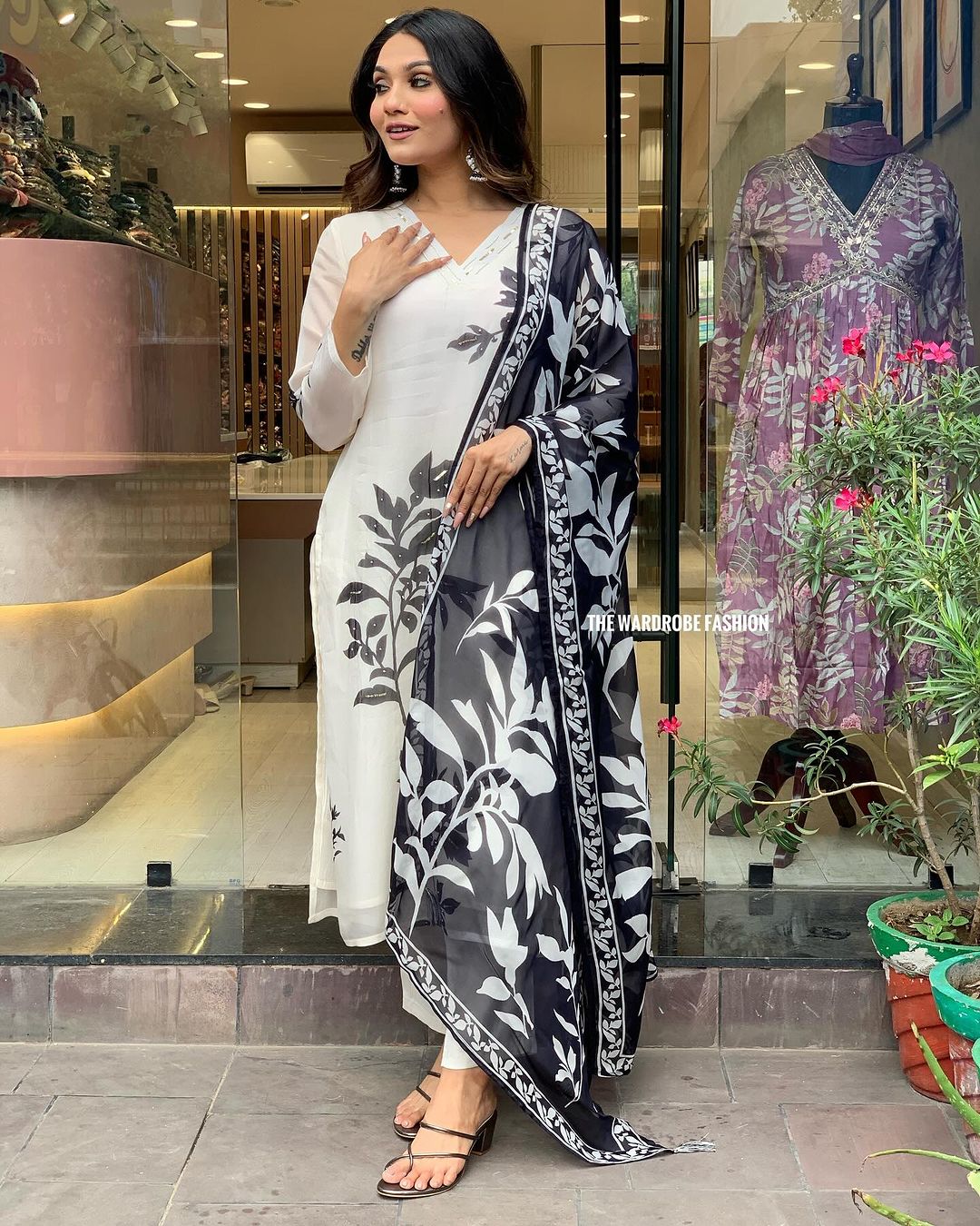 Floral Design Off White Kurta Set with Bottom and Dupatta Dropshipera