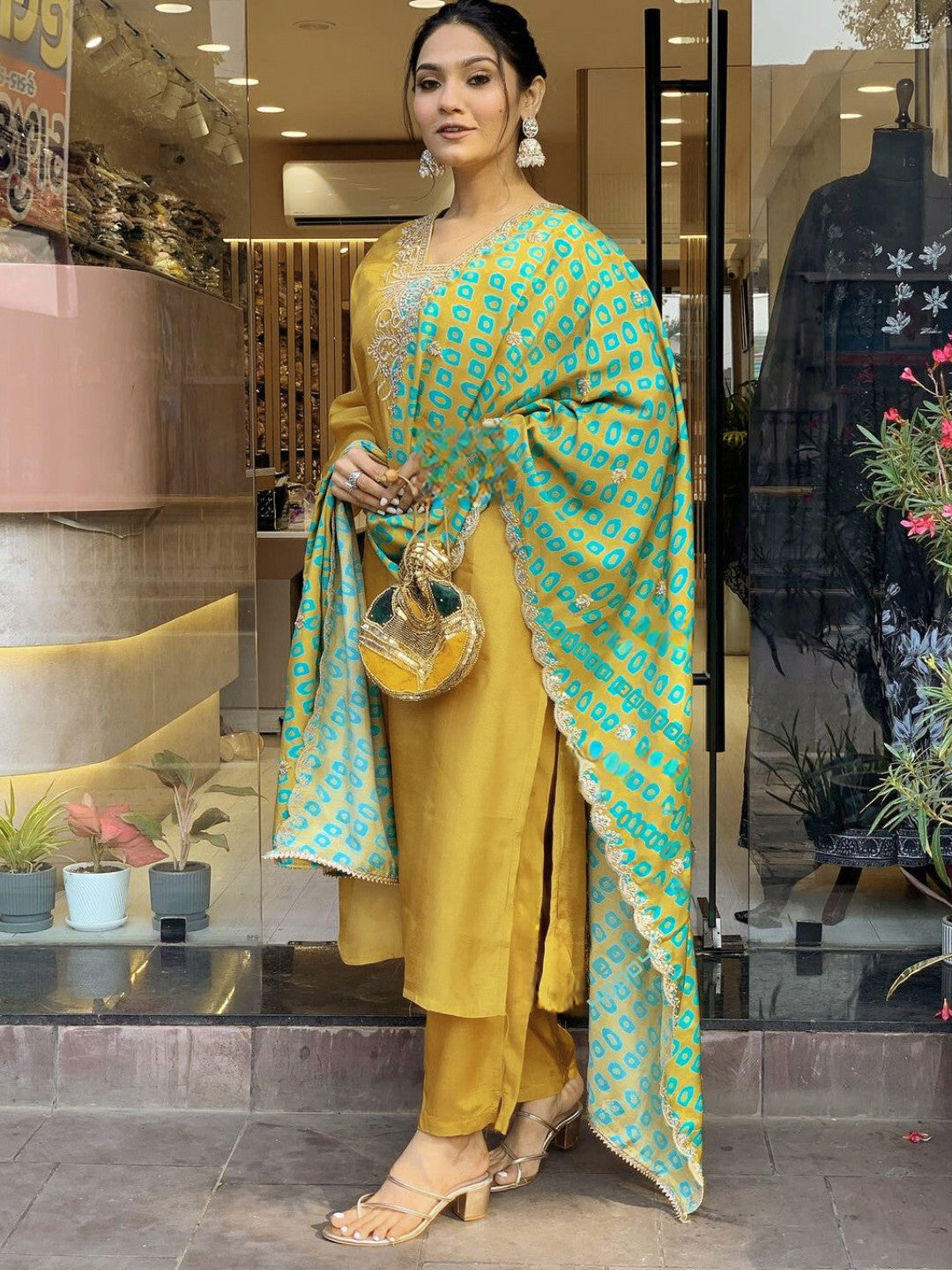Beautiful Women's Viscous Kurta With Pant And Cut Work Dupatta Dropshipera