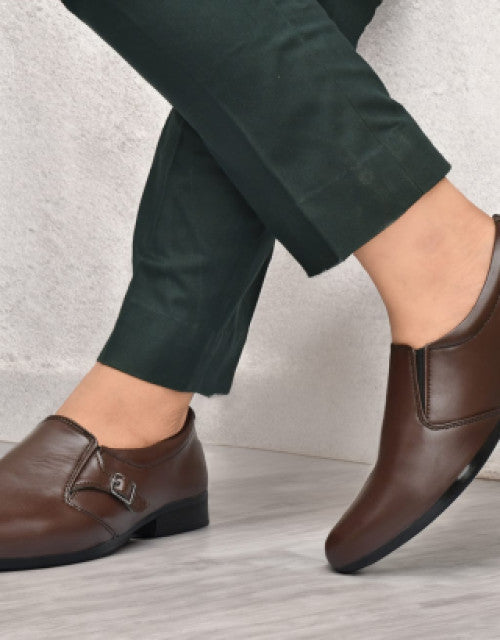 Men Checked Slip-On Shoes with Buckle Closure Dropdash