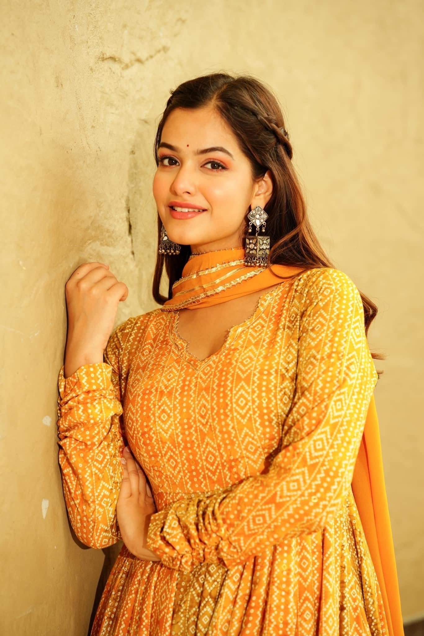 Beautiful and Stylish Full Flair Gown for Women In Yellow Color Dropshipera