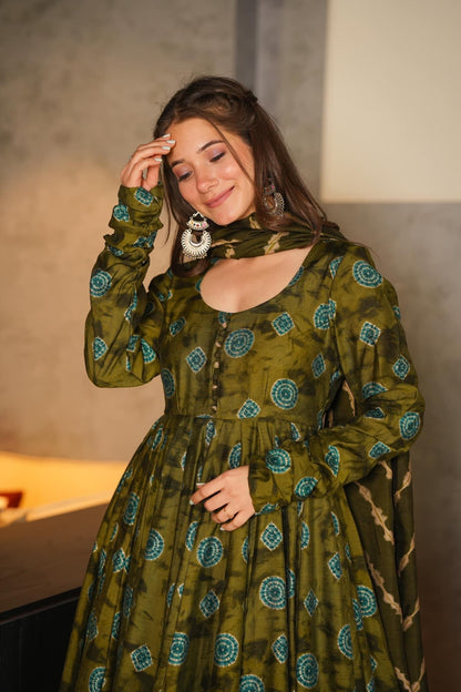 Deep Green Color Glamorous Fancy And Elegant partywear Kurta Set For Women Dropshipera