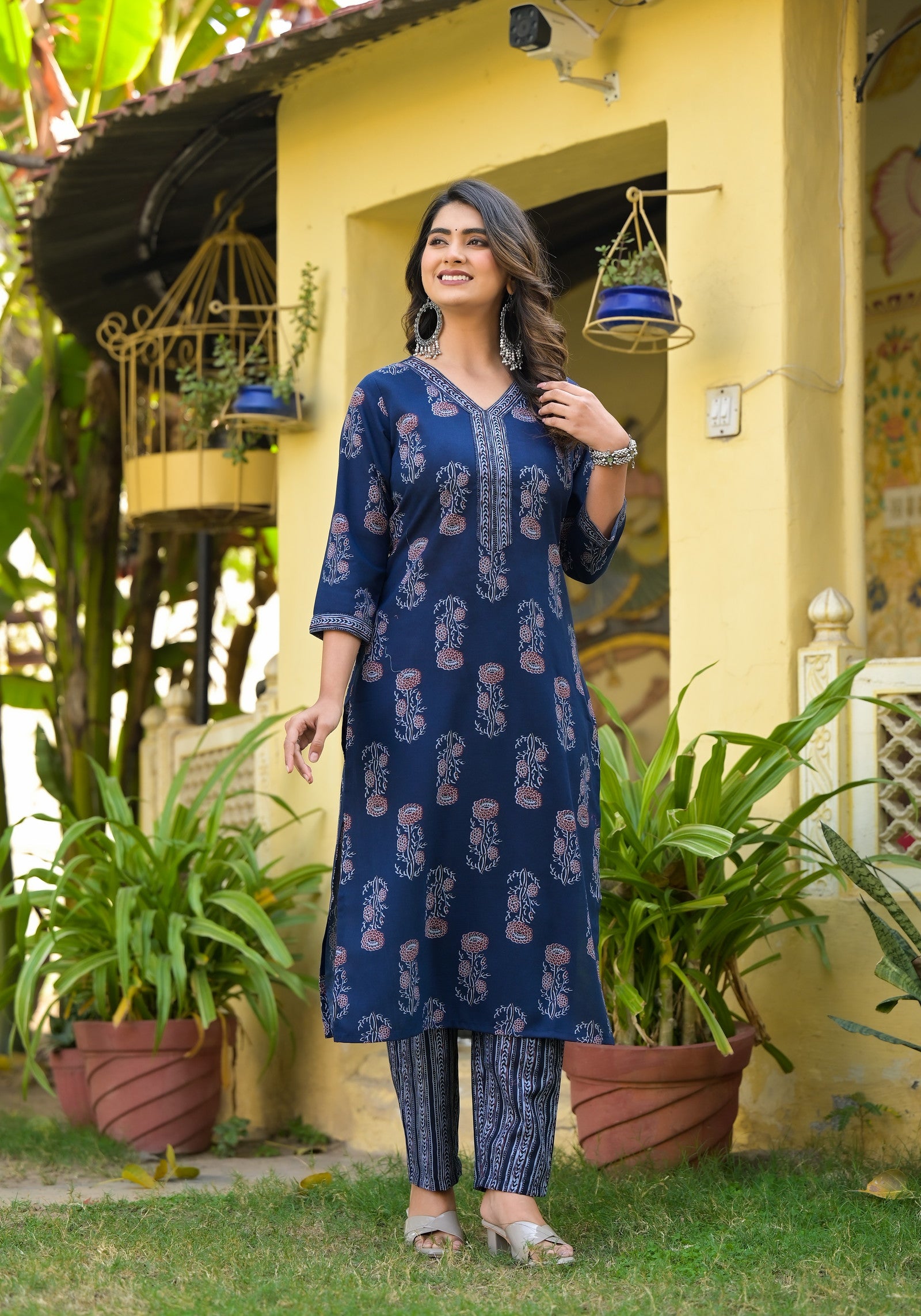 Floral Printed Kurta With Bottom Wear and Dupatta in Blue Color Dropshipera