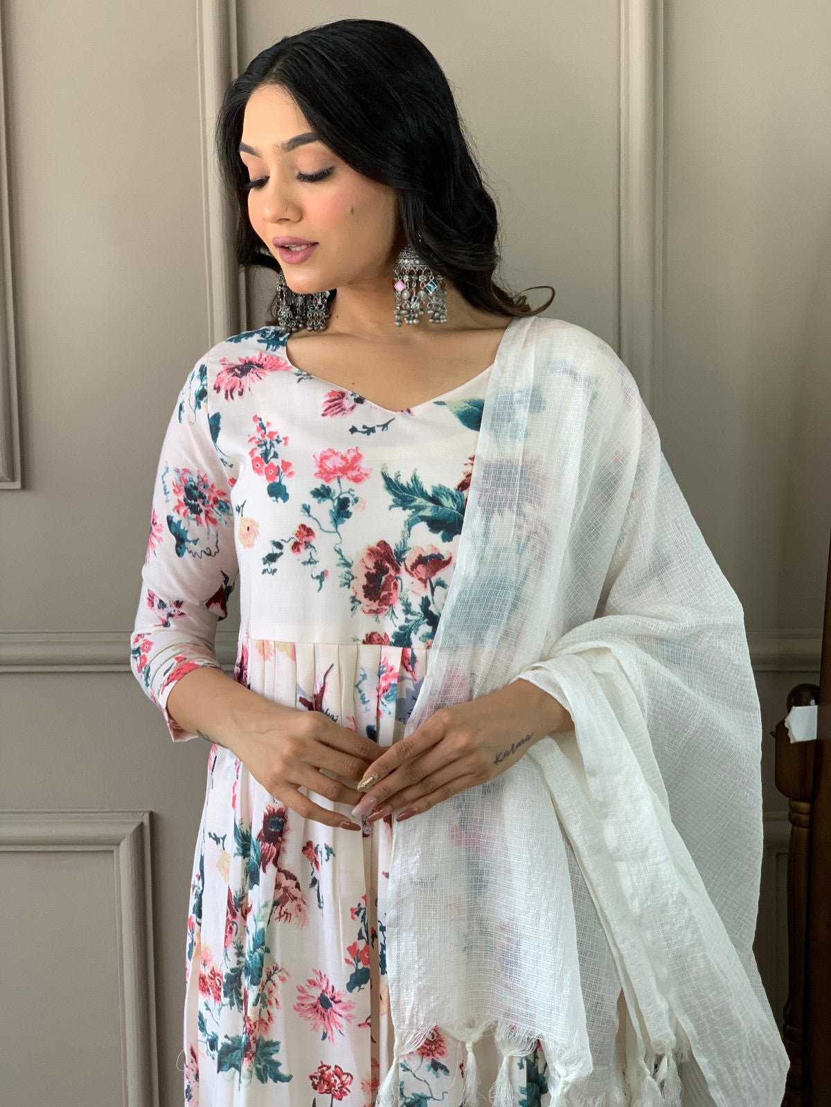 Floral Design Off White Kurta Set with Bottom and Dupatta Dropshipera