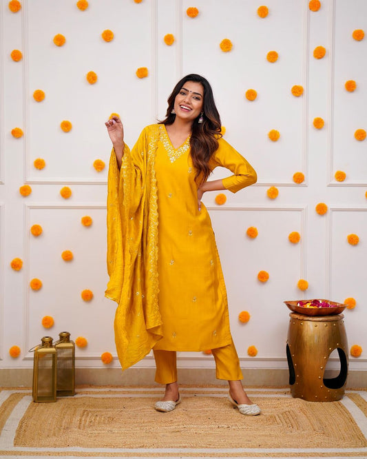 Designer Kurta set with Knee Bottom Pant and Heavy Work On Dupatta Dropshipera