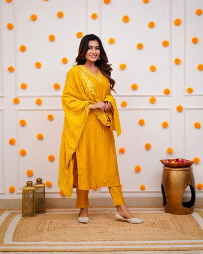 Designer Kurta set with Knee Bottom Pant and Heavy Work On Dupatta Dropshipera