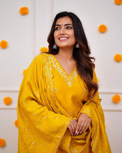 Designer Kurta set with Knee Bottom Pant and Heavy Work On Dupatta Dropshipera
