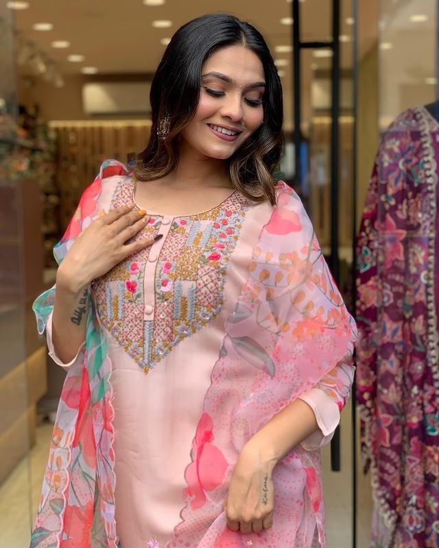 Peach Heavy Kurta Set With Organza Dupatta Dropshipera