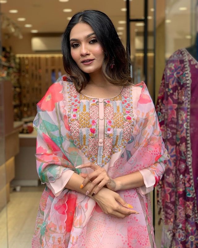 Peach Heavy Kurta Set With Organza Dupatta Dropshipera