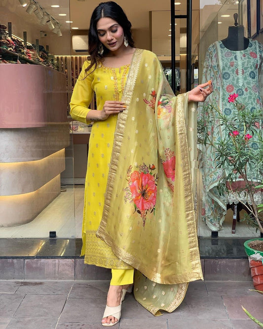 Women's Natural Crep Kurti Pant With Dupatta Collection Dropshipera