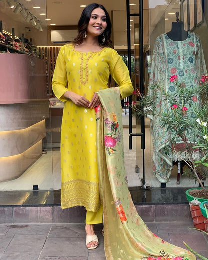 Women's Natural Crep Kurti Pant With Dupatta Collection Dropshipera