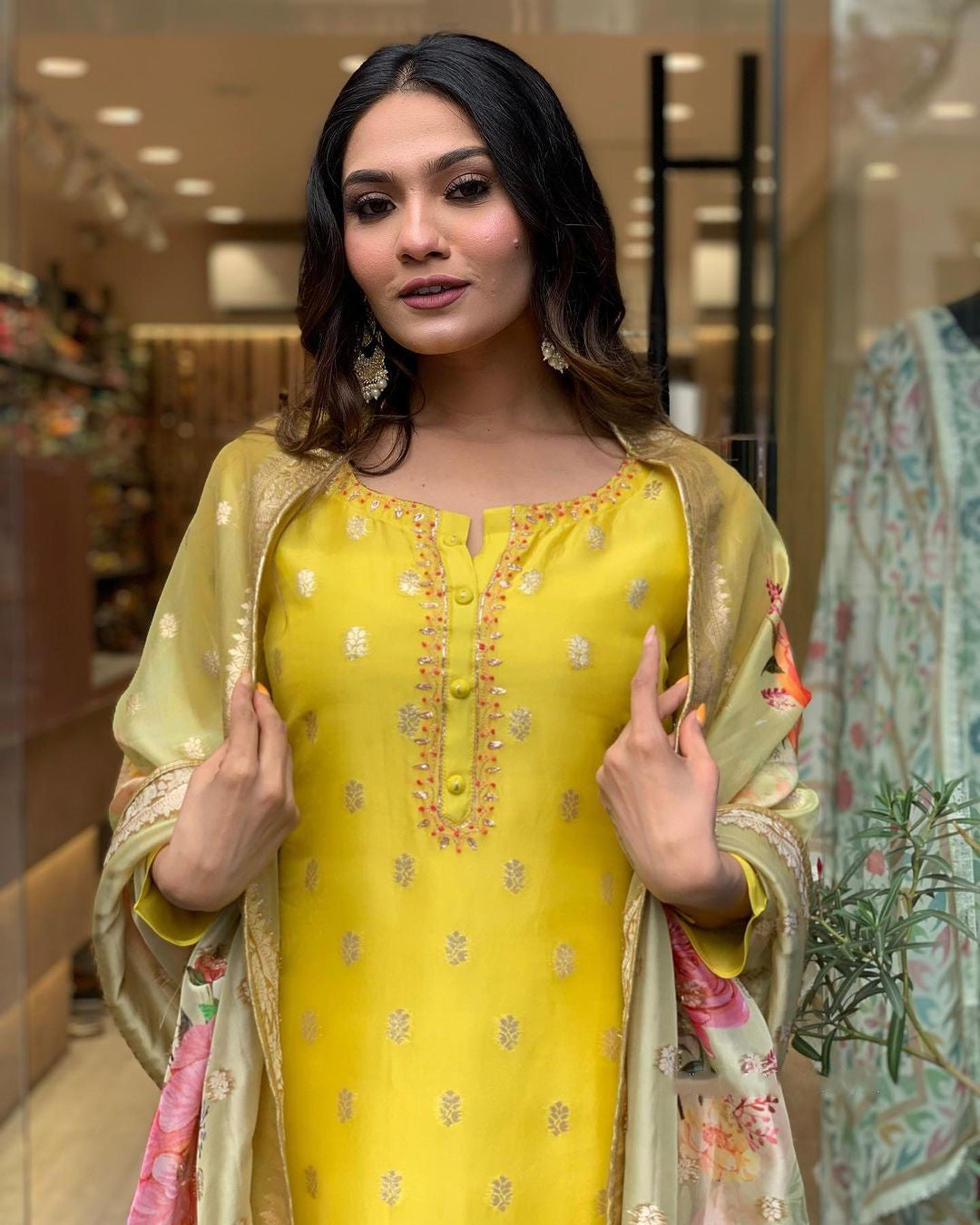 Women's Natural Crep Kurti Pant With Dupatta Collection Dropshipera
