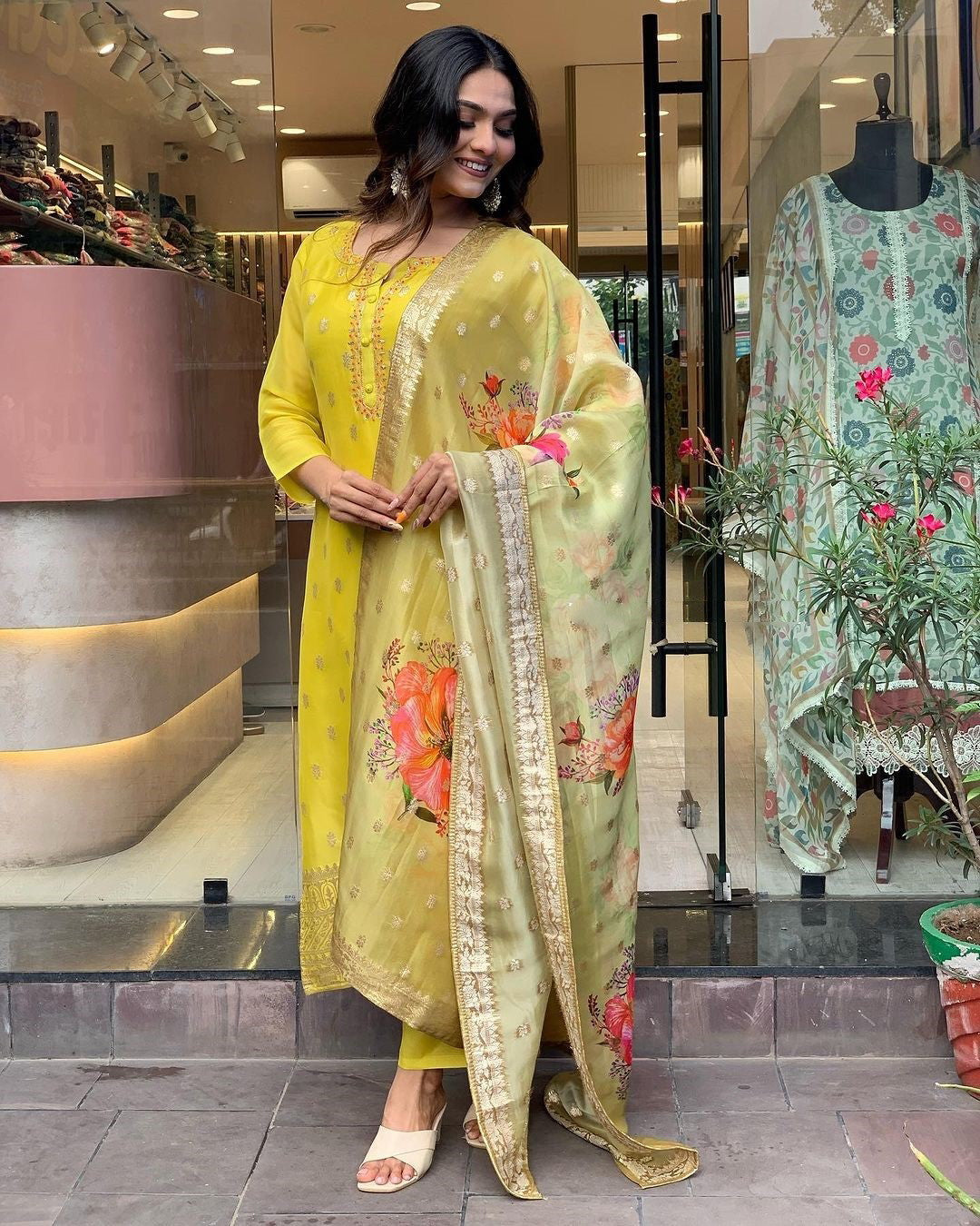 Women's Natural Crep Kurti Pant With Dupatta Collection Dropshipera