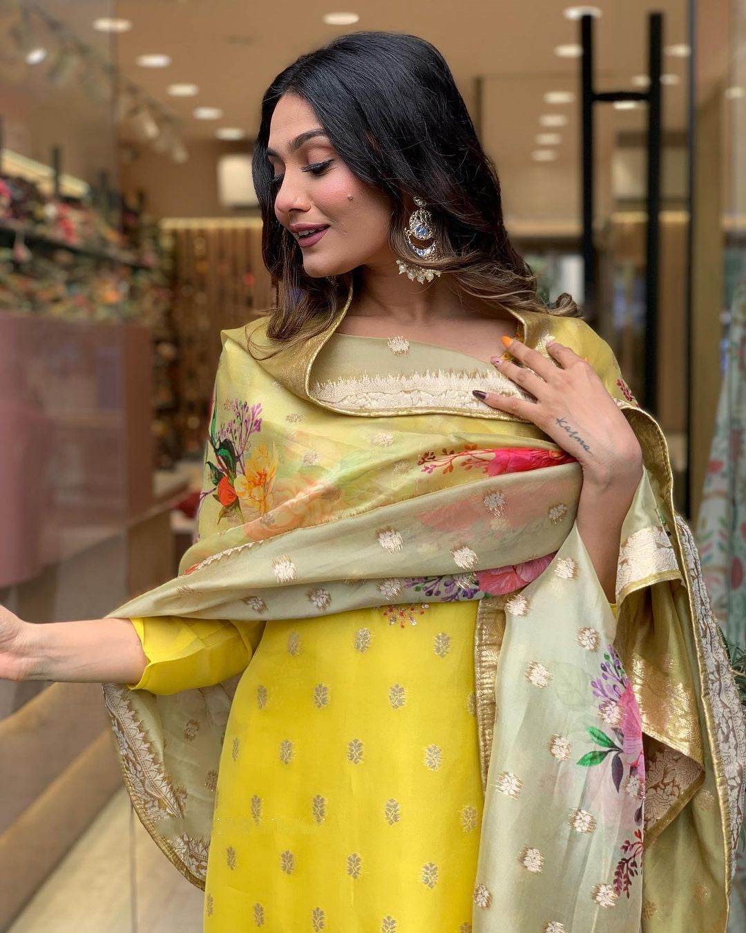 Women's Natural Crep Kurti Pant With Dupatta Collection Dropshipera
