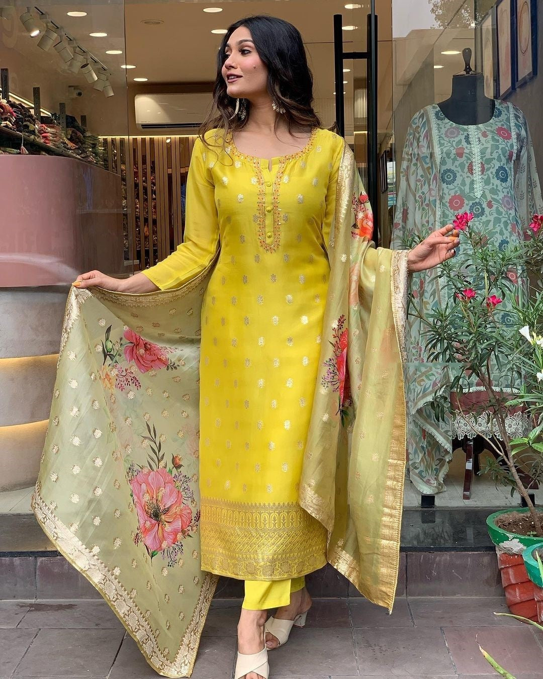 Women's Natural Crep Kurti Pant With Dupatta Collection Dropshipera