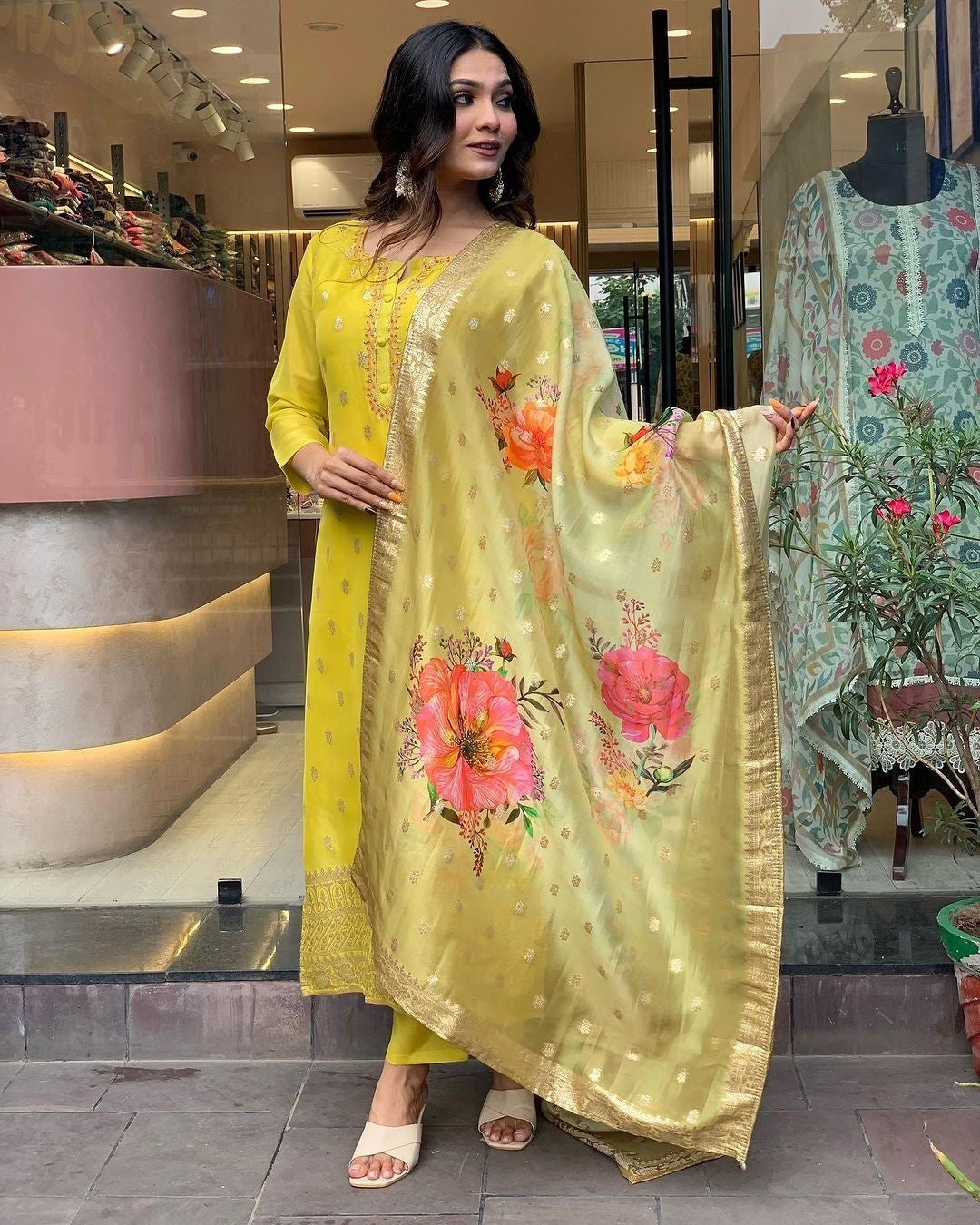 Women's Natural Crep Kurti Pant With Dupatta Collection Dropshipera