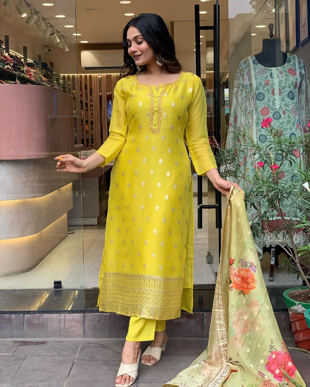 Women's Natural Crep Kurti Pant With Dupatta Collection Dropshipera