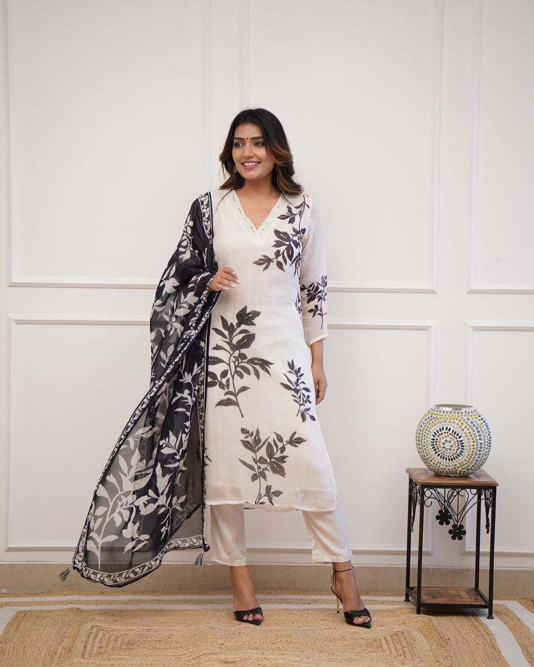 Floral Design Off White Kurta Set with Bottom and Dupatta Dropshipera