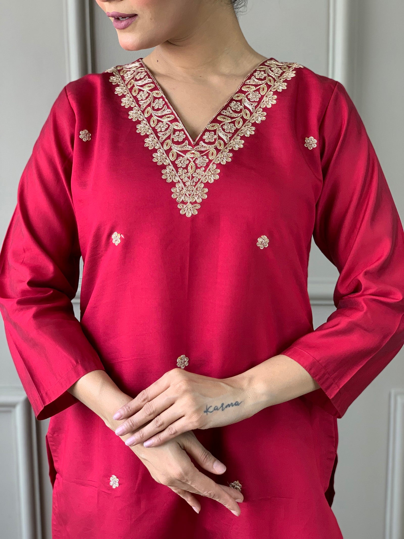 Beautiful Women's Viscous Kurta With Pant And Cut Work Dupatta Dropshipera