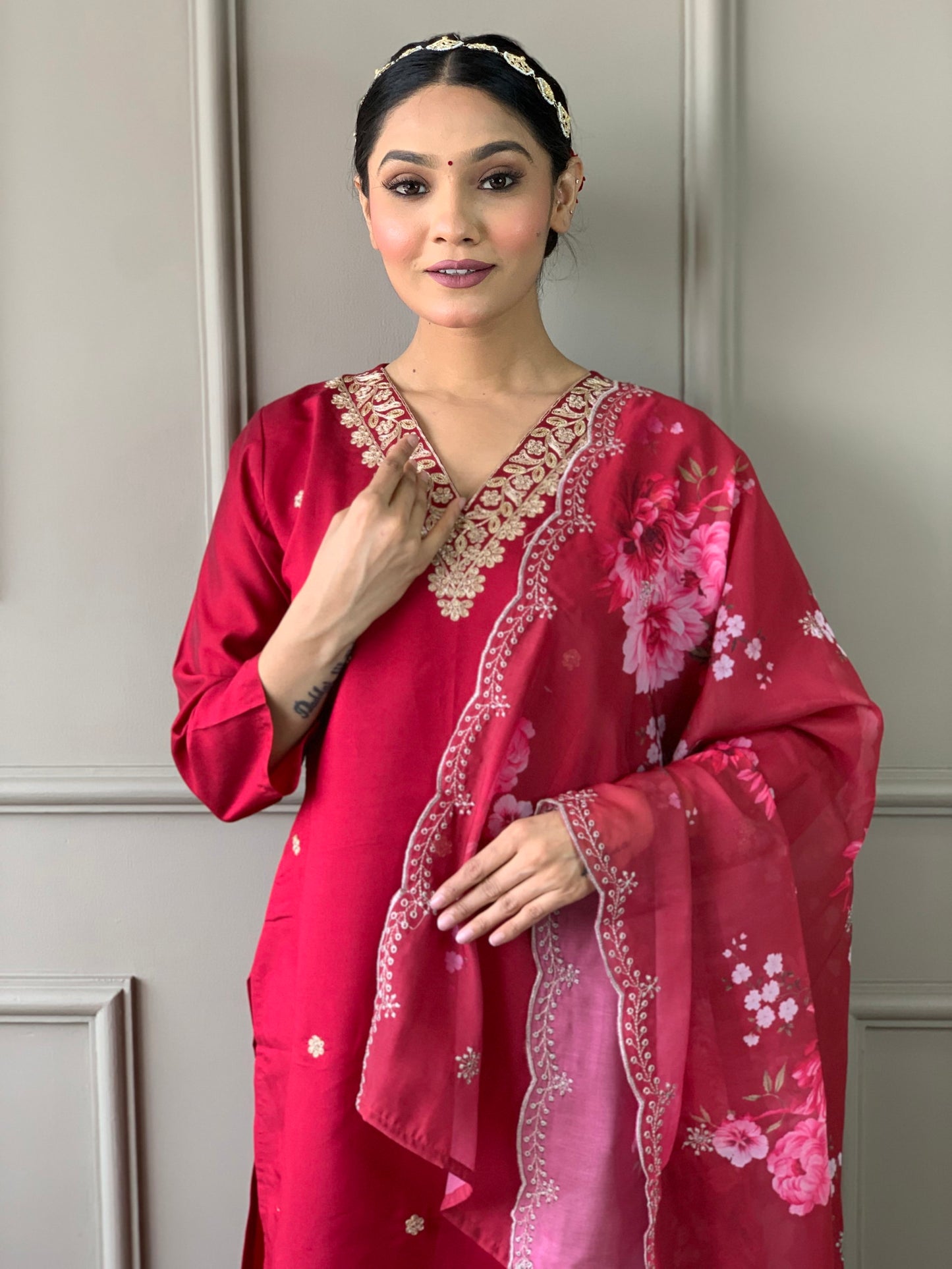 Beautiful Women's Viscous Kurta With Pant And Cut Work Dupatta Dropshipera