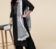 Women Stylish Daily Wear Kurti Pant With Dupatta Set