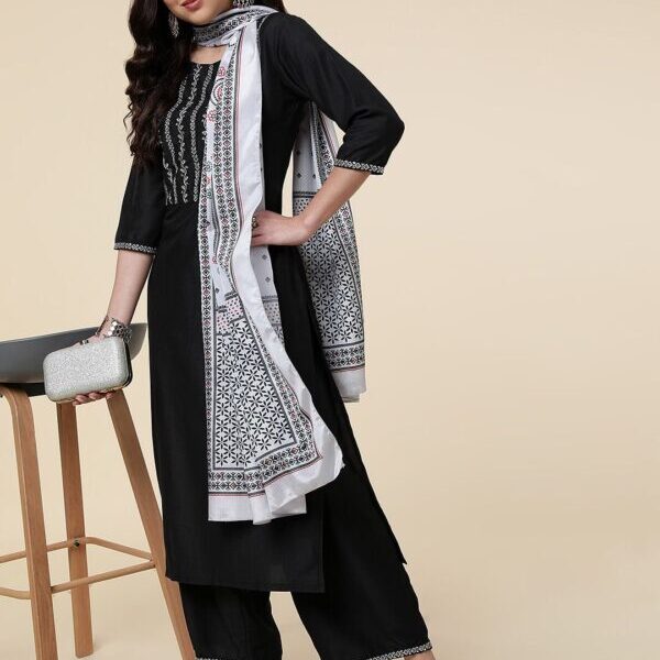 Women Stylish Daily Wear Kurti Pant With Dupatta Set