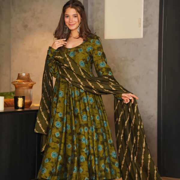 Deep Green Color Glamorous Fancy And Elegant partywear Kurta Set For Women