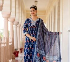 Women Embroidered Kurta and Pant Set With Dupatta