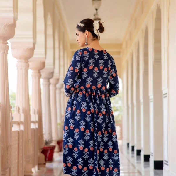 Women Embroidered Kurta and Pant Set With Dupatta