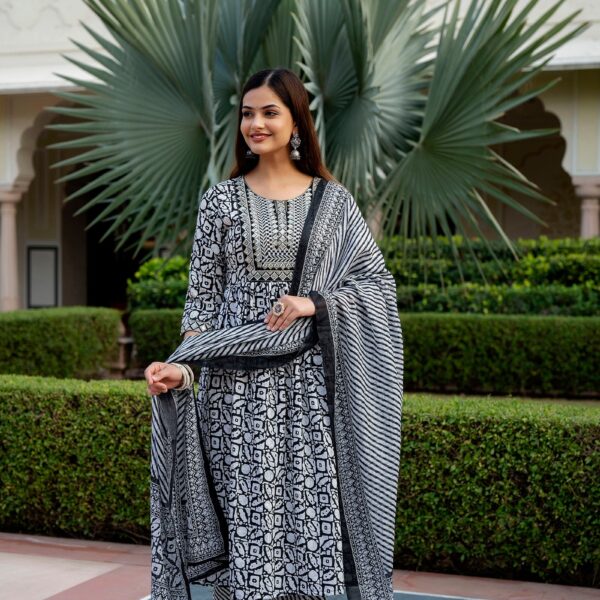 Women Embroidered Kurta and Pant Set with Dupatta in Black and White color