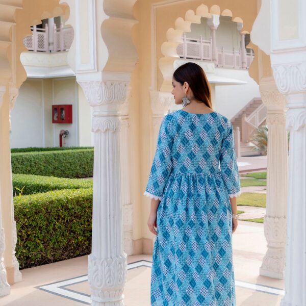 Women Printed Kurta and Pant Set with Dupatta in Delicate design